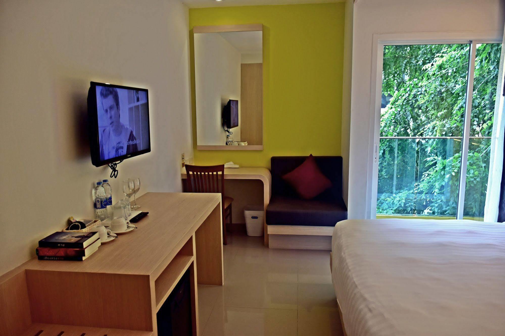 Ocean And Ole Patong Hotel Exterior foto